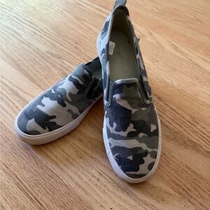 Tommy Bahama Gray Camouflage Slip-On Sneakers